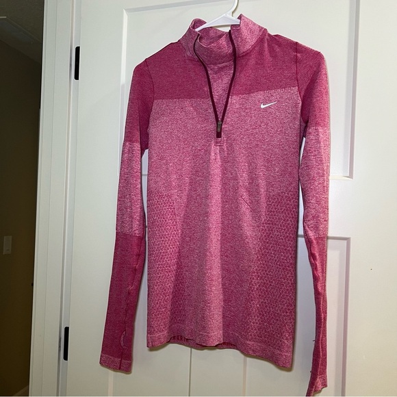 Nike Running Women's Size S Pink Top Long Sleeve Logo Swoosh Dri Fit Active - Picture 1 of 8